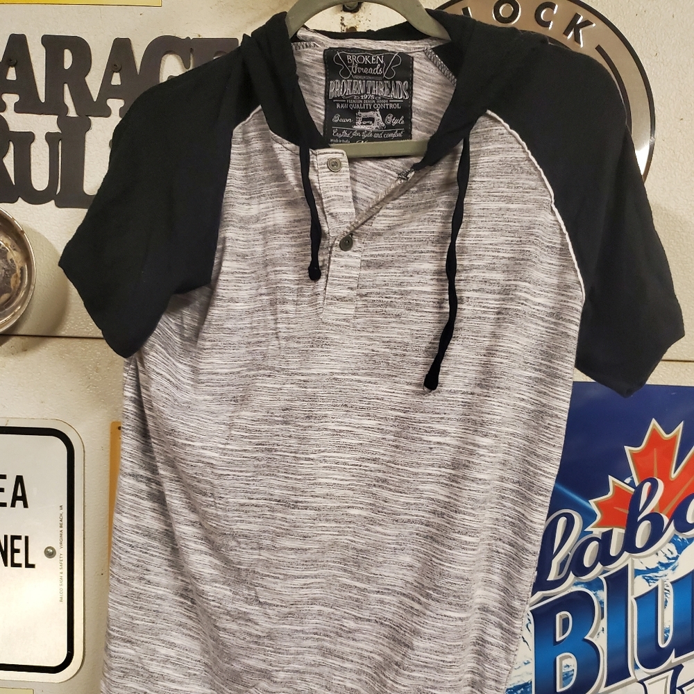 Hooded short sleeve shirt